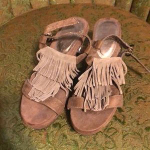 Brown suede wedge with fringe detail